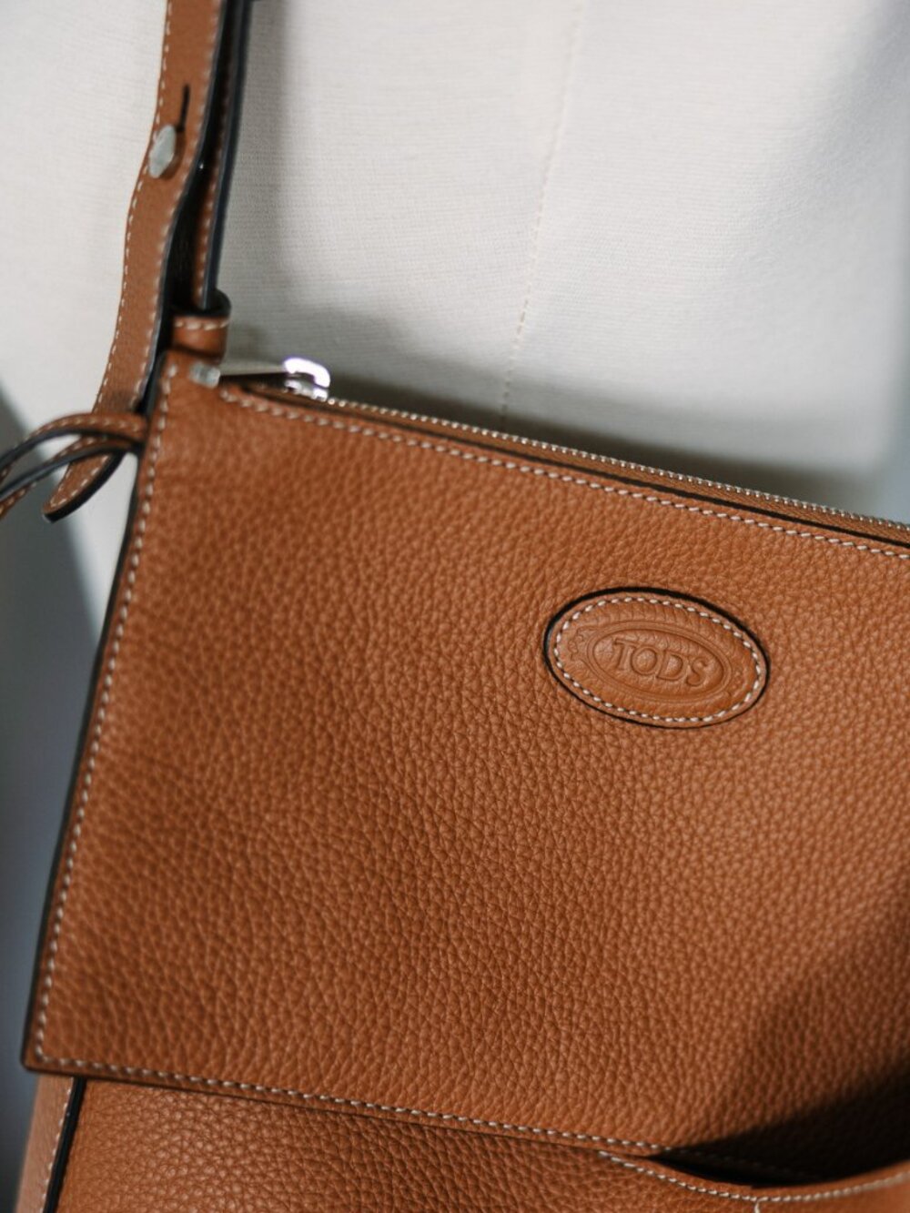 Tod's Oboe Hobo Bag - Pebbled Tan Calfskin Leather - Picture 9 of 12
